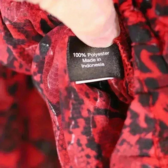 Lane Bryant Size 14 Red/black cut out front/back/sleeves pullover. Scoop Neck - Picture 11 of 12